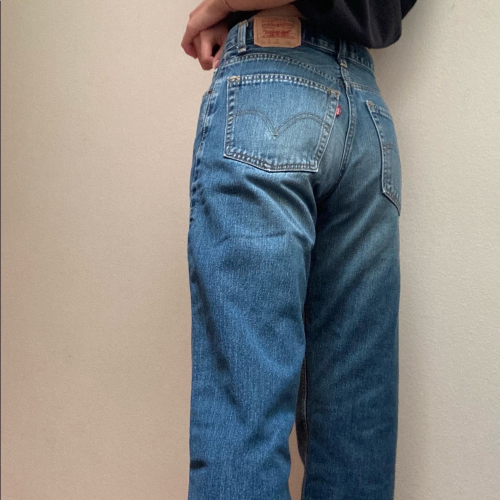 569 loose straight leg levi’s
